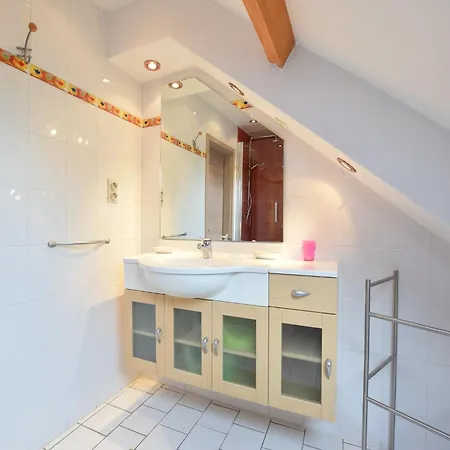 Vakantiehuis Charming In Noville, Cleaning Included Bastenaken